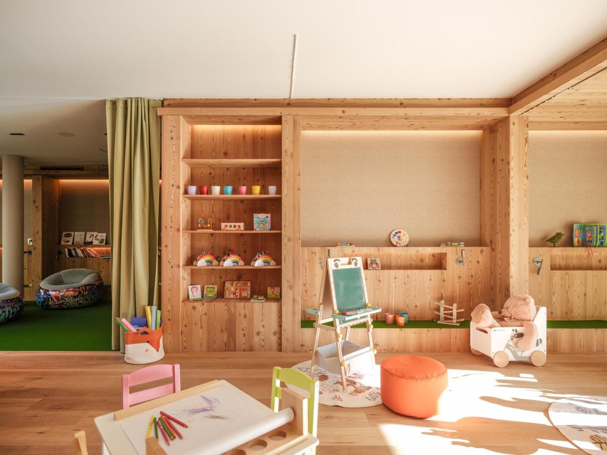 Falkensteiner Hotel Kronplatz - The Leading Hotels Of The World (Adults Only) Рисконе Екстериор снимка The nursery